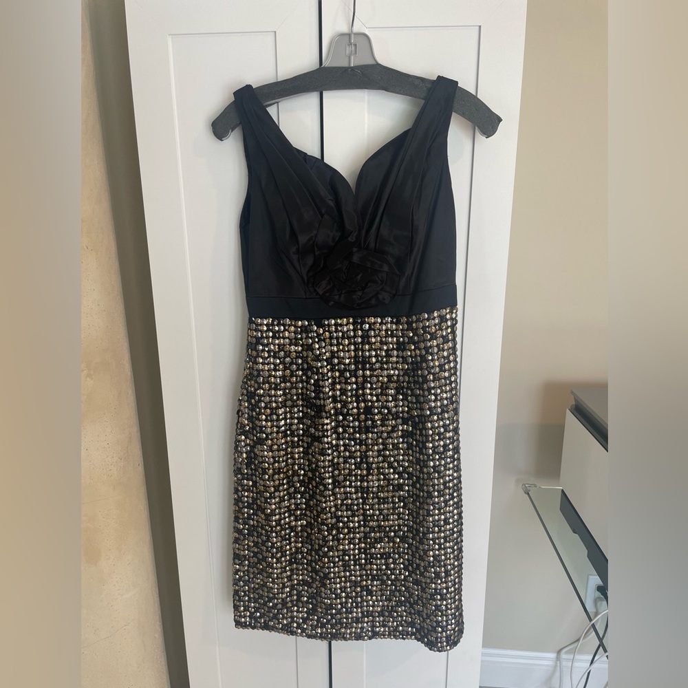 Carmen Marc Valvo Collection Dreas Size 4 Black Silver Gold